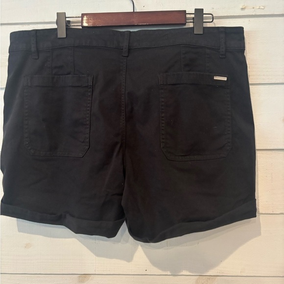 White House Black Market Black Cargo Shorts with Tailored Fit - Picture 15 of 15